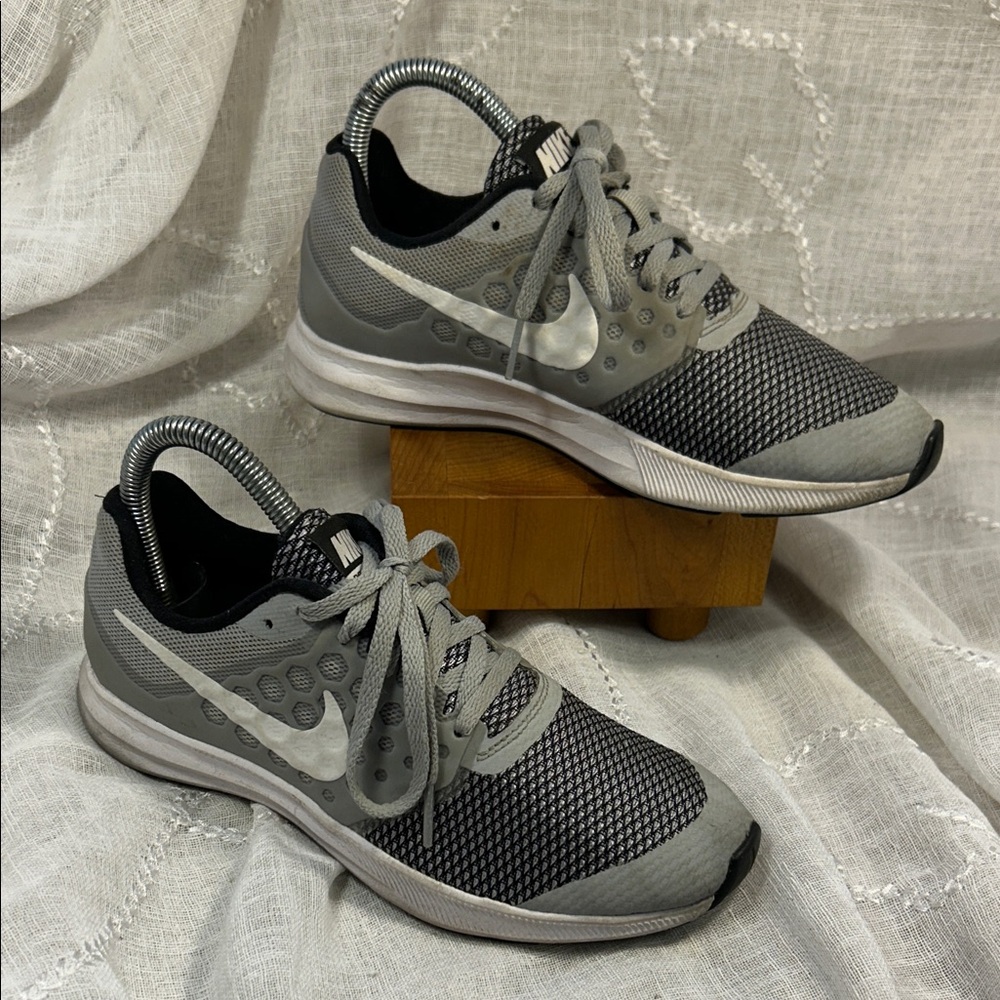 Nike athletic sneakers stamped sz 4